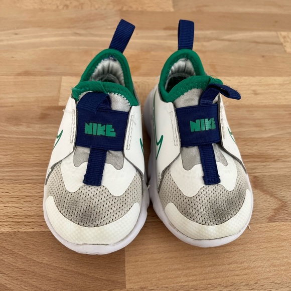 Toddler Nike flex runner size 5 - Picture 3 of 5